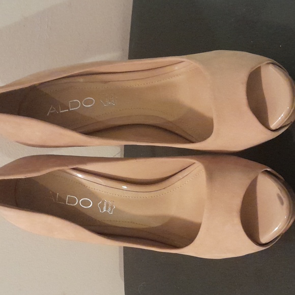 6-in open toed beige stilettos the Stiletto is metal - Picture 1 of 3